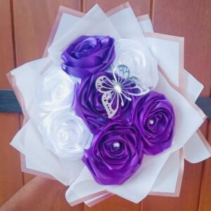 Ribbon Flower Bouquet – Purple & White (7 Flowers with 1 Butterfly) – Code: GZ014 💜🤍🦋